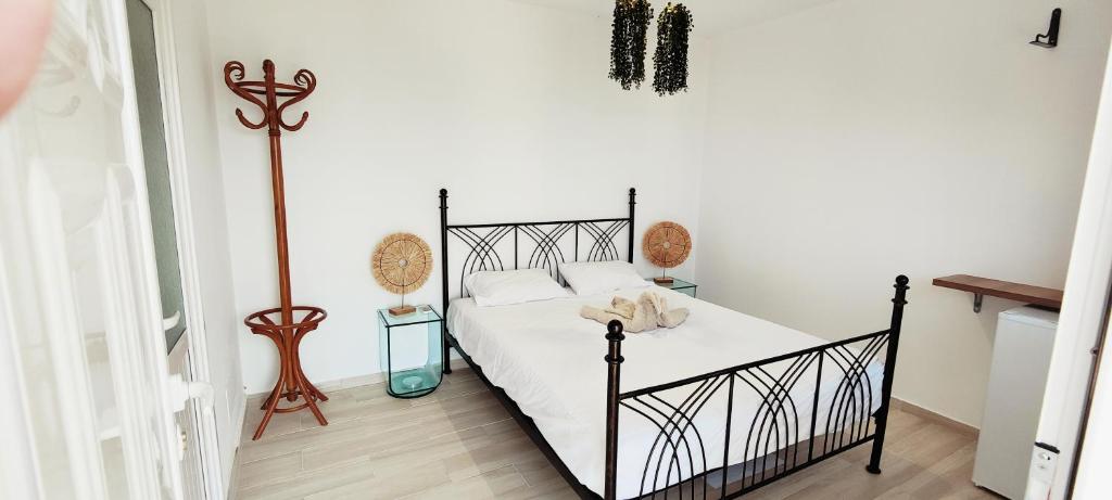 Villa Tato: Horizon Haven with Panoramic Sea Views in Himare. - Image 2