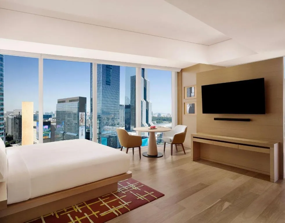 1 King Bed, City View, Deluxe