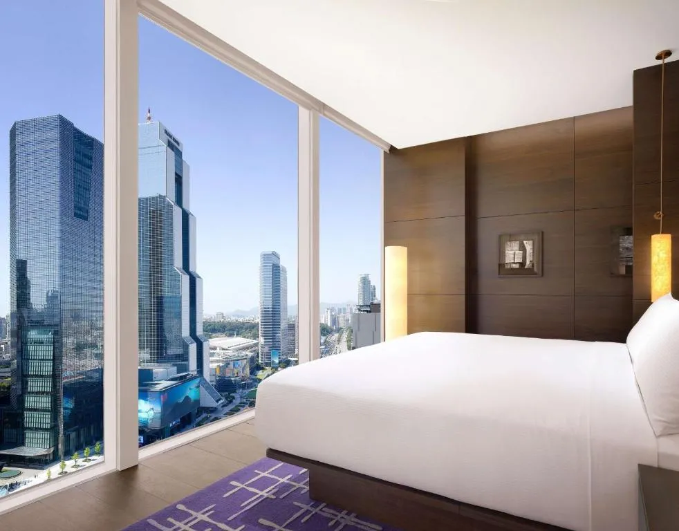 Park Corner Suite