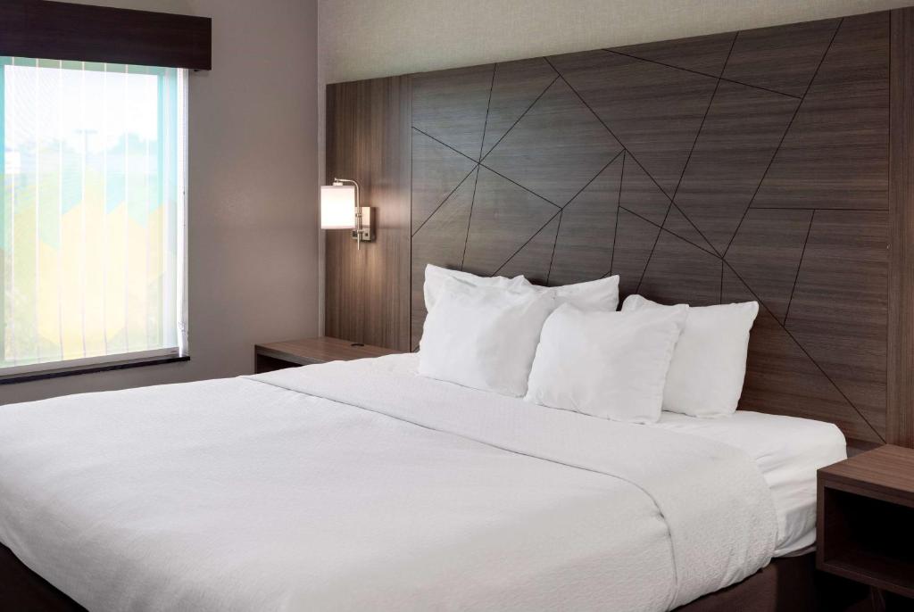 La Quinta by Wyndham Edmond - King Room - Mobility Access/Non-Smoking