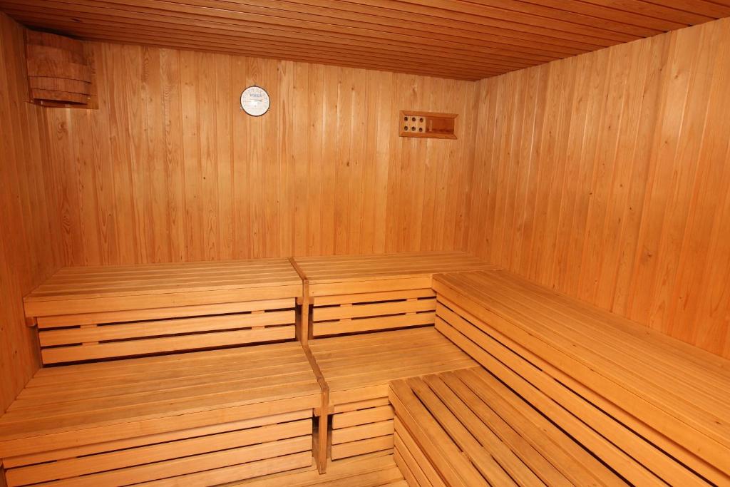 an empty sauna with a clock on the wall at Aparthotel Albufera in Alfafar