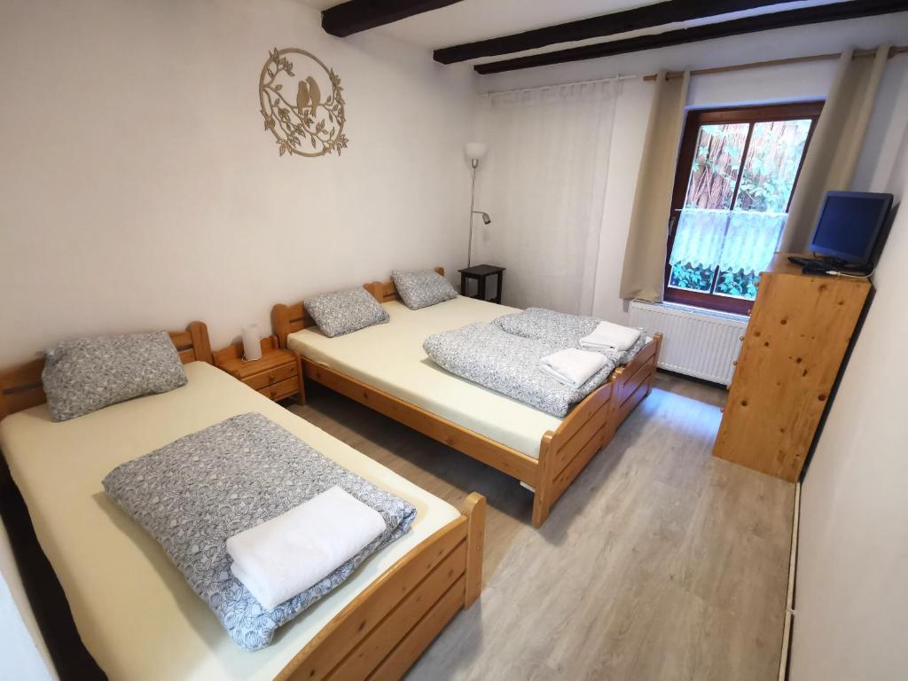 Postel nebo postele na pokoji v ubytování Penzion Liškův Mlýn