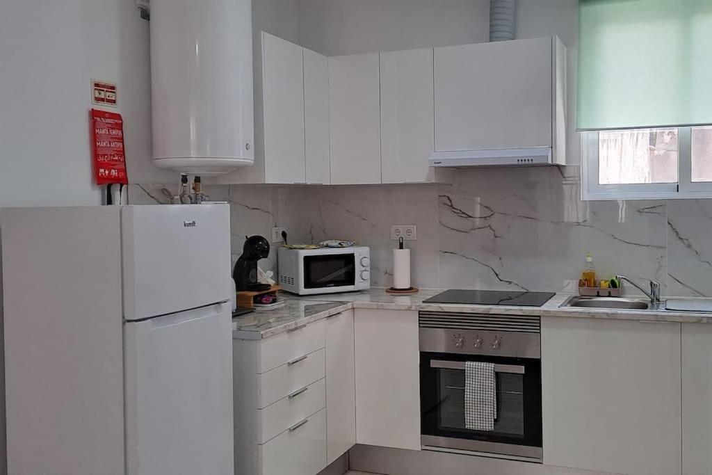 Kuchyň nebo kuchyňský kout v ubytování Setubal Holiday Apartment