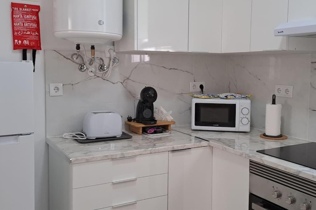 Kuchyň nebo kuchyňský kout v ubytování Setubal Holiday Apartment