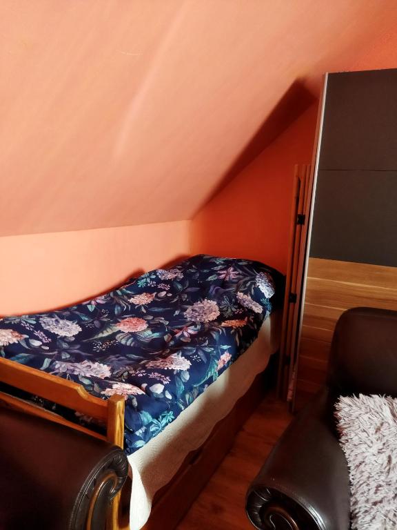 Postel nebo postele na pokoji v ubytování Samostatný domeček