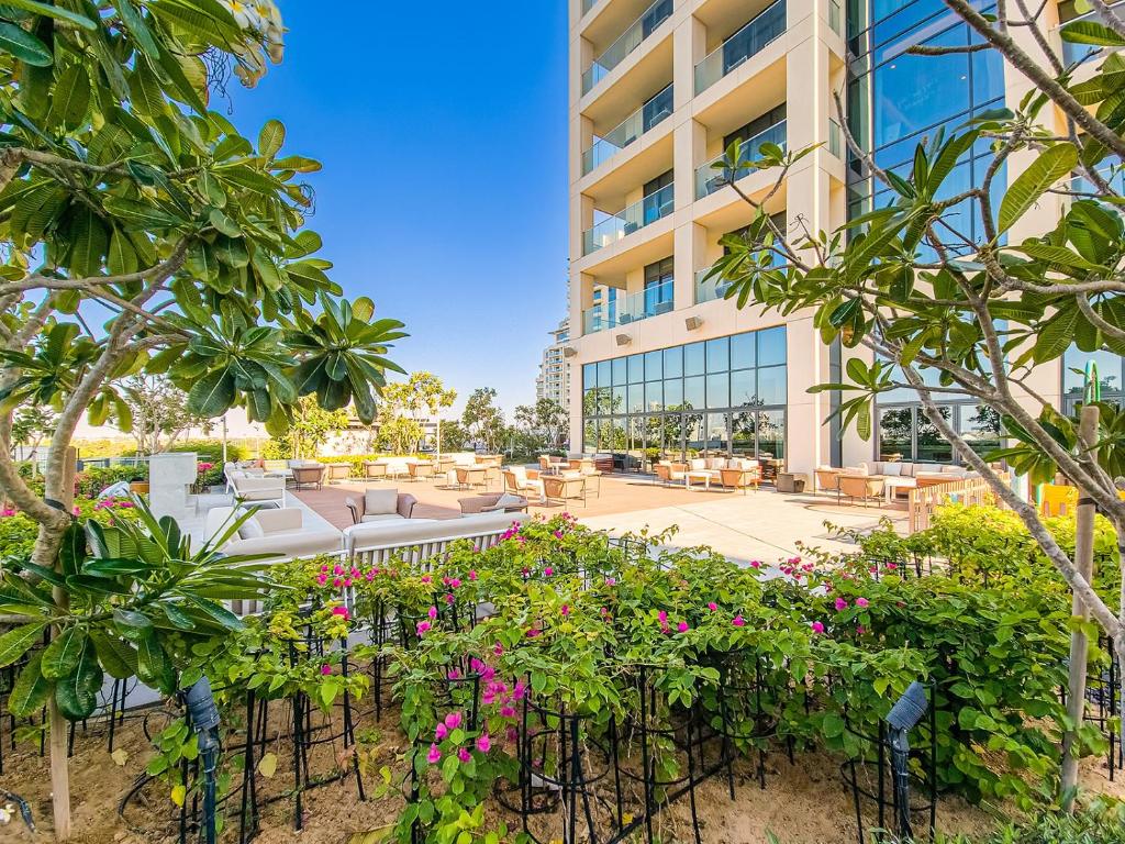 Vida Residences The Hills, Emirates Golf Club, Dubai (updated prices