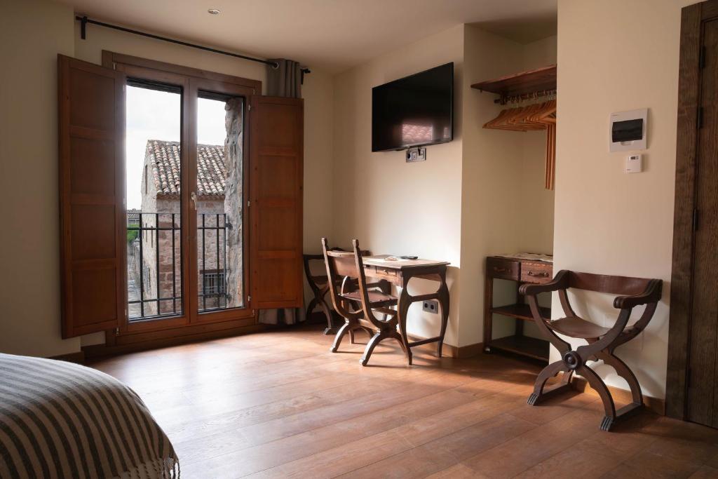 TV a/nebo společenská místnost v ubytování HOTEL POSADA LaS RETAJAS