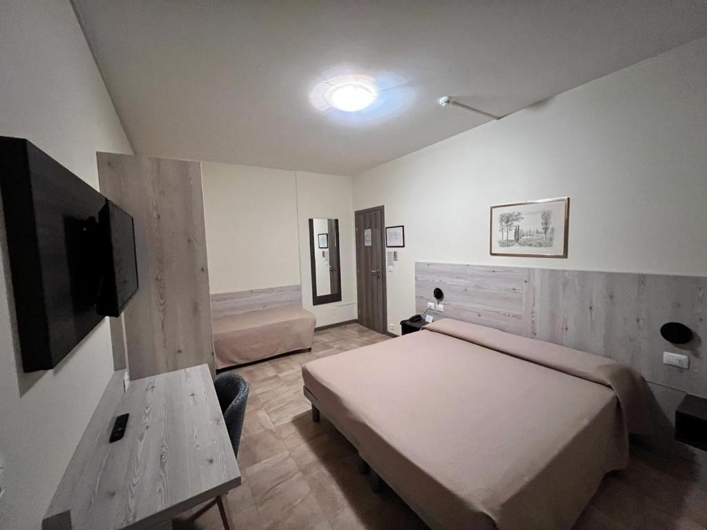TV a/nebo společenská místnost v ubytování Hotel Colonna