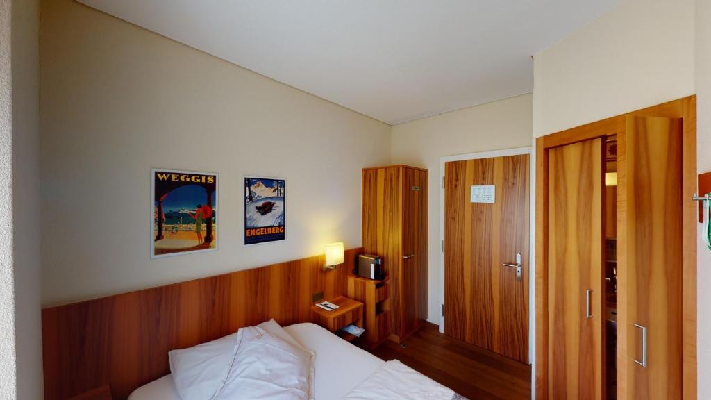 Postel nebo postele na pokoji v ubytování Hotel Ambassador