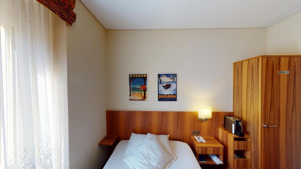 Postel nebo postele na pokoji v ubytování Hotel Ambassador