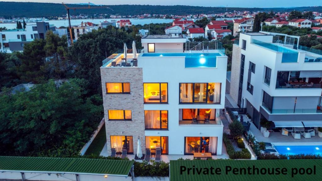 Crystal Holiday Residence - Housity