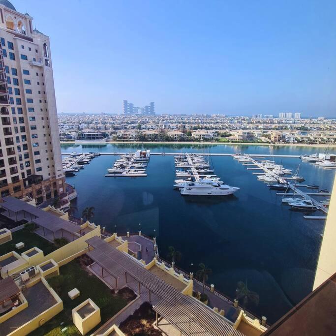 Luxury 2 BR Apt with Full Sea & Royal Atlantis View Pool, Parking & Mall Direct Access