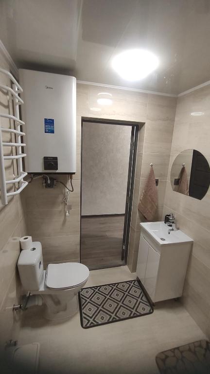 a small bathroom with a toilet and a sink at Мотель ''Ланівці'' in Lanivtsi