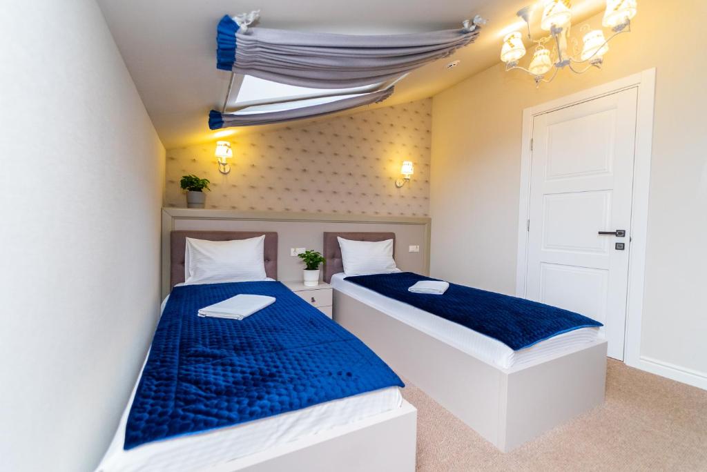 Postel nebo postele na pokoji v ubytování Maner hotel