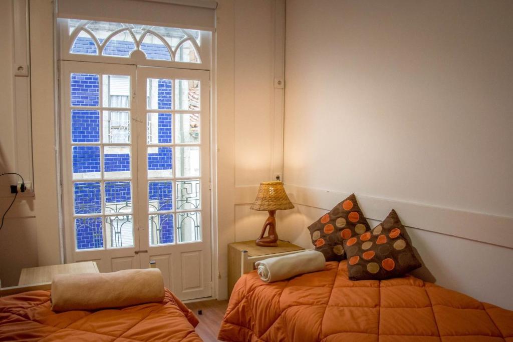 Postel nebo postele na pokoji v ubytování inBraga Hostel