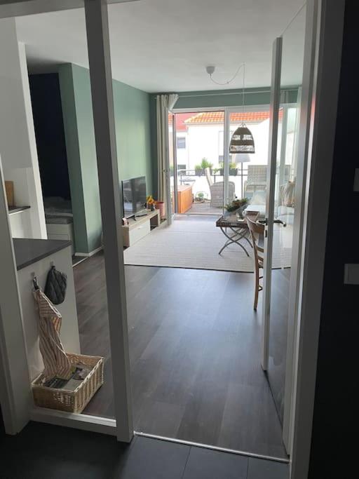 TV a/nebo společenská místnost v ubytování Appartement Feucht -Bhf 5 Min - Nähe Messe