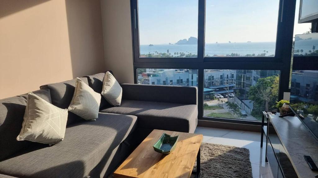 A seating area at Bo403-Great Seaview 1br With 2 Bedsbig Balcony