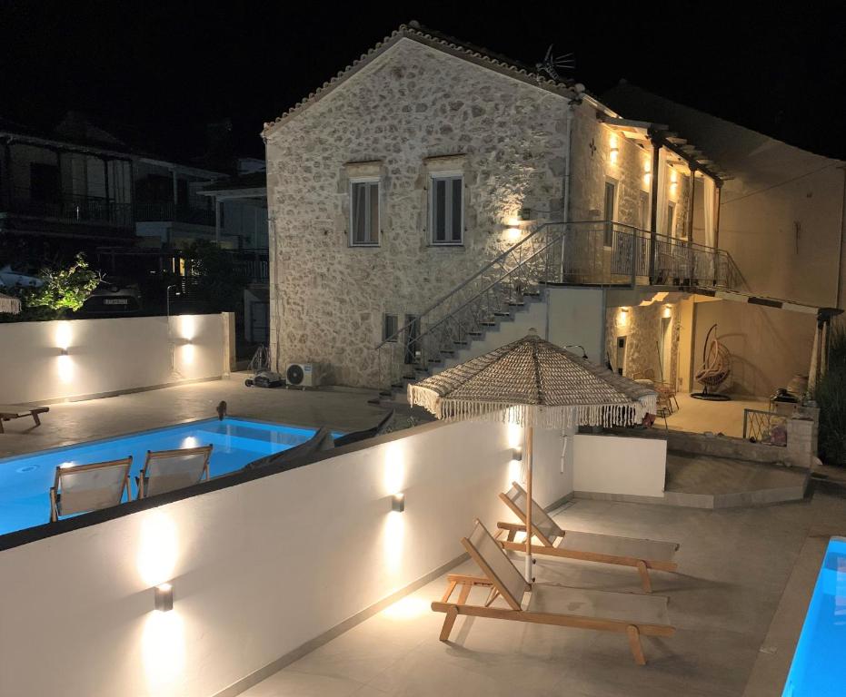 Bazén v ubytování Mangata W suites homes private pools nebo v jeho okolí