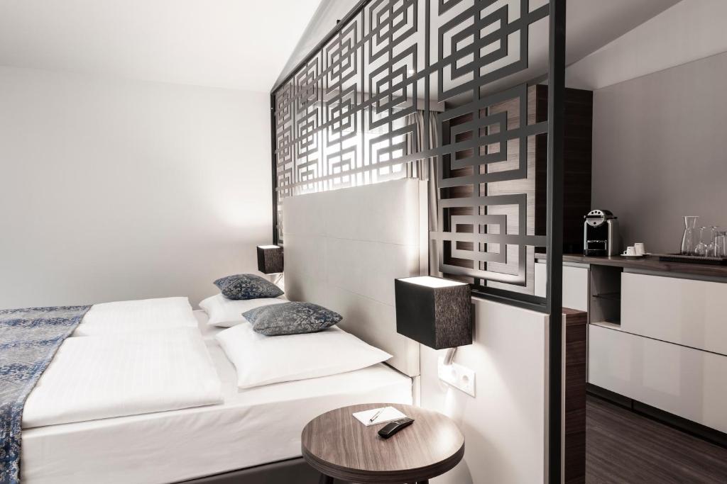 Letto o letti in una camera di Nuhr Medical - Hotel & Restaurant