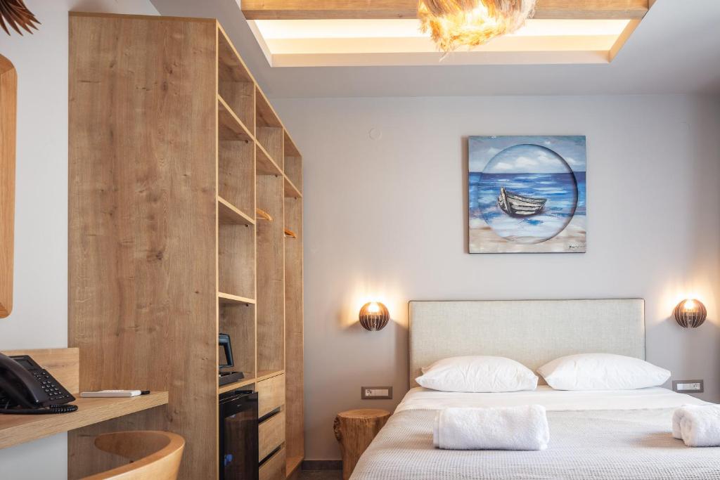 Skipper Beachfront Suites - 14