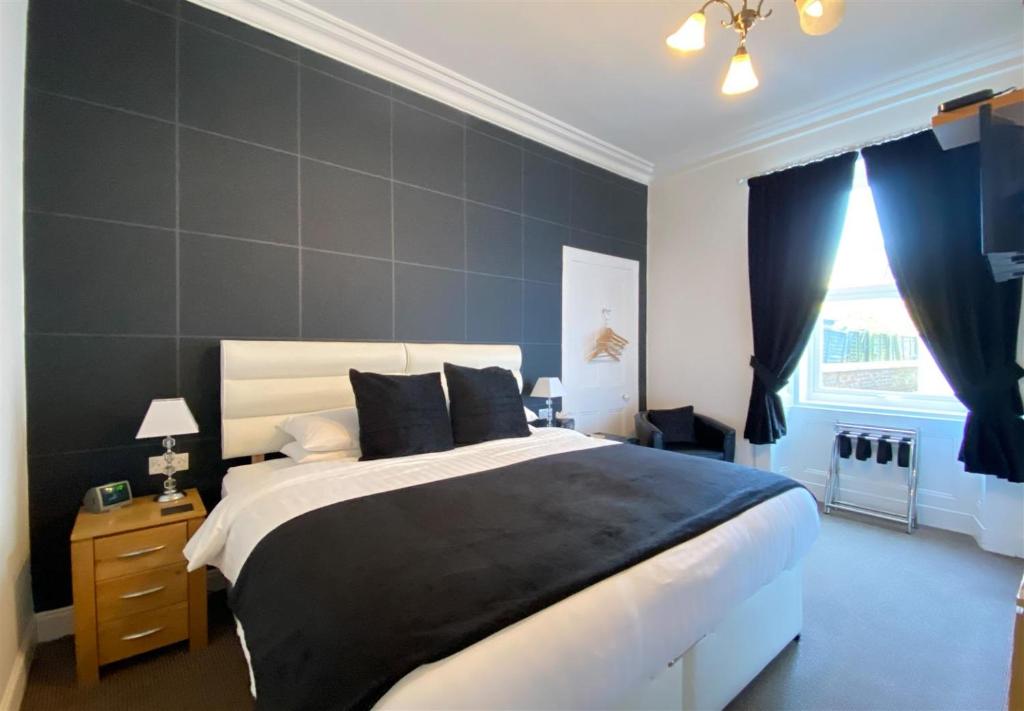 Rosebank Guest House - Double Room Ground Floor