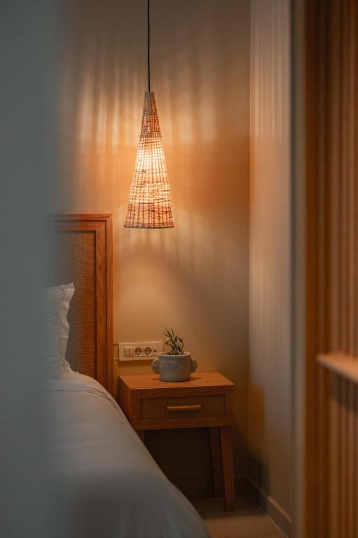 Postel nebo postele na pokoji v ubytování Trinity Design Suites
