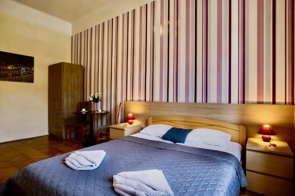 A bed or beds in a room at East Station Private Rooms