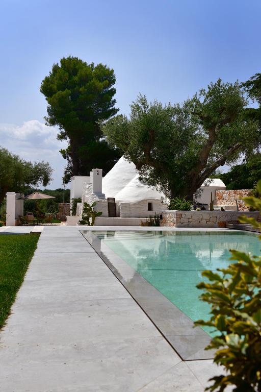 Basen w obiekcie IL TRULLO BIANCO - Country House & SPA lub w pobliżu