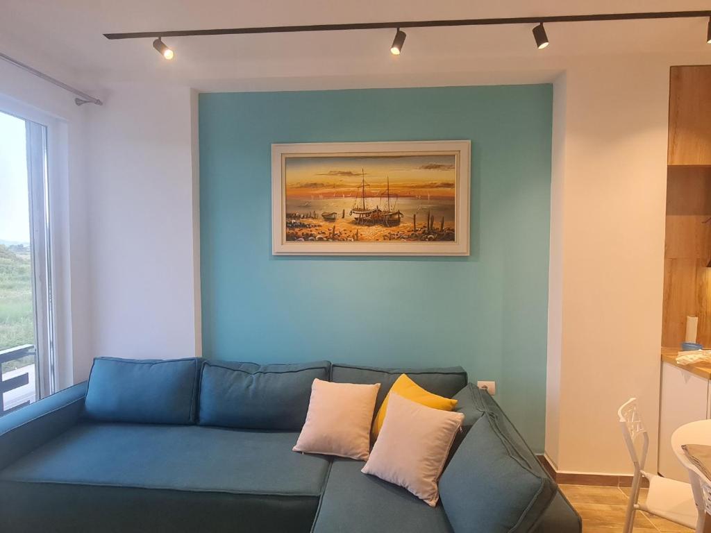 Teal Apartment - Image 9