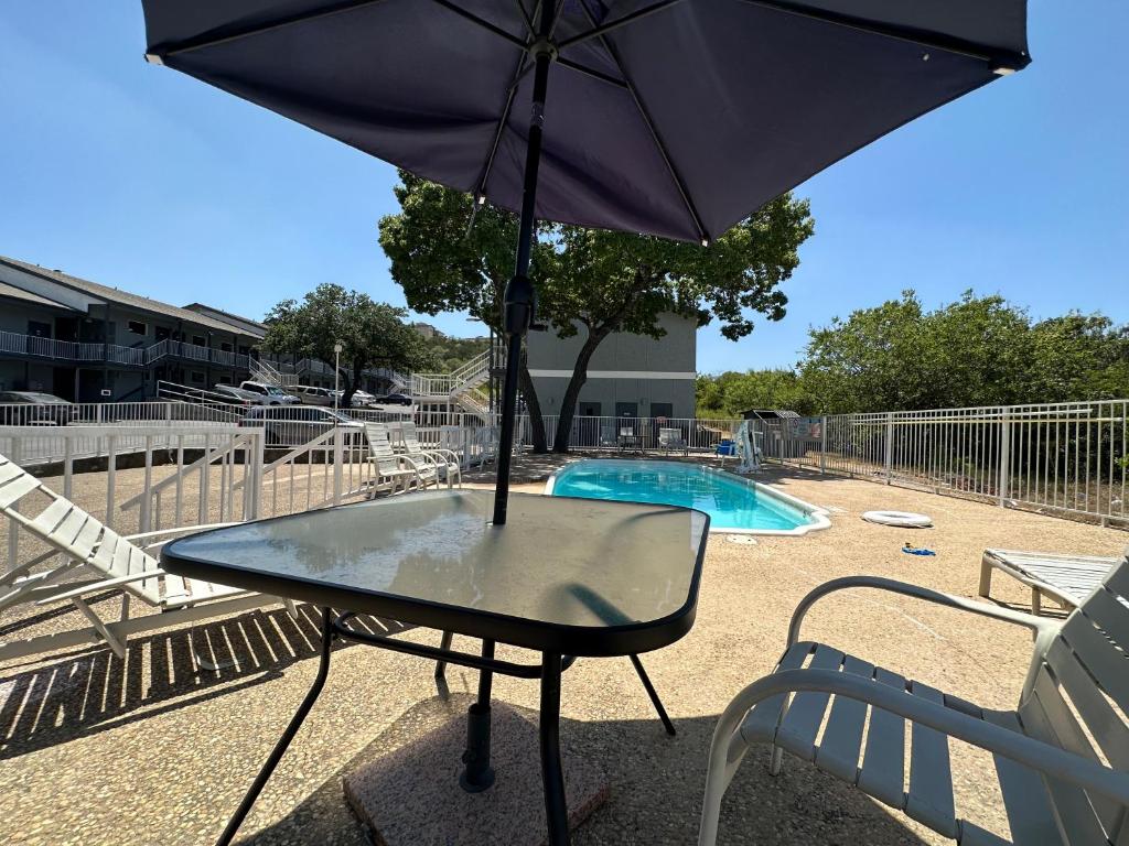 Home Suites Hill Country photo