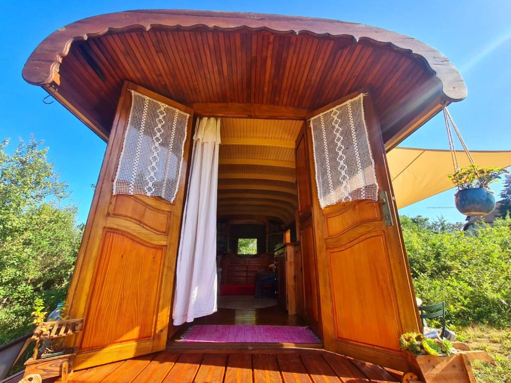 Fotografie z fotogalerie ubytování La Roulotte du Coustal, Cajarc, Lot v destinaci Cajarc