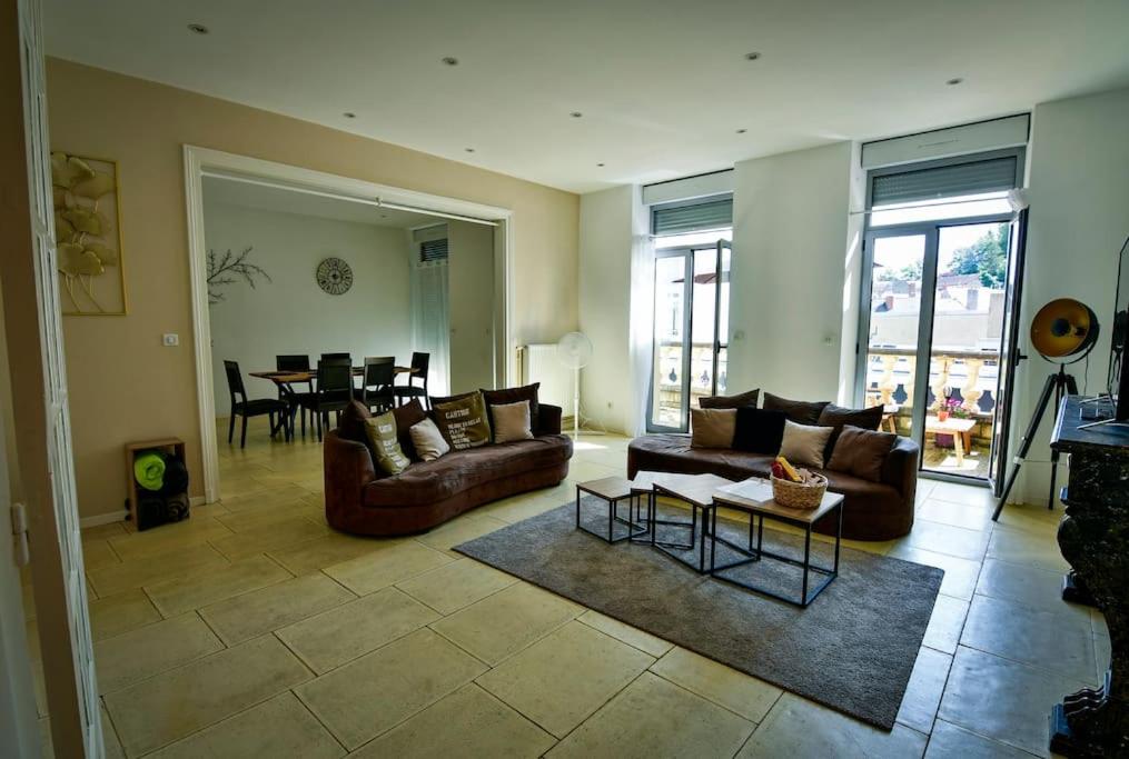 Khu vực ghế ngồi tại Grand appartement de haut standing en centre-ville