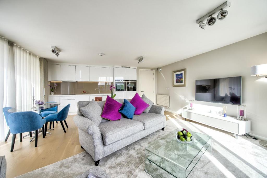 a living room with a couch and a table at Luxurious apartment 10 minute walk from Old Course in St. Andrews