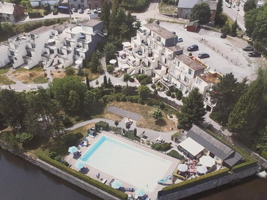 Bazén v ubytování Le Repos'Han nebo v jeho okolí