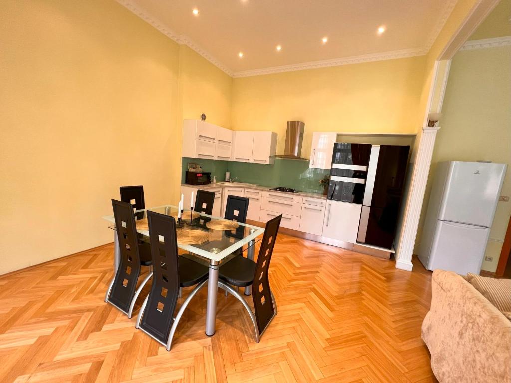 Kuchyň nebo kuchyňský kout v ubytování Jurincom apartments Sadová