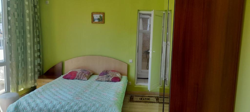 Postel nebo postele na pokoji v ubytování Lily Pearls Inn