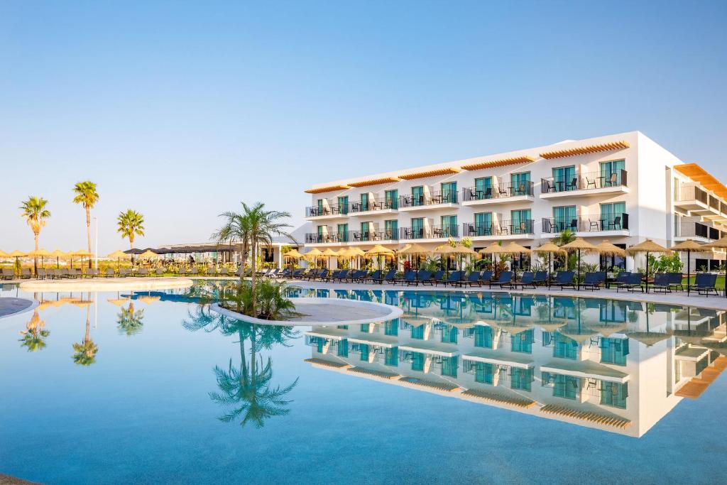 Het zwembad bij of vlak bij AP Cabanas Beach & Nature - Adults Friendly