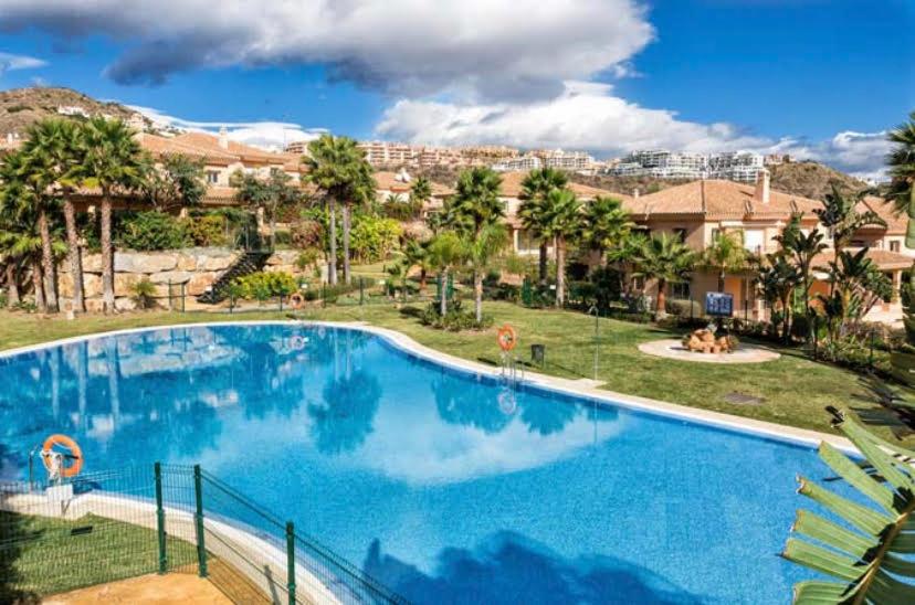 Bazén v ubytování Spacious Villa Flamenco Riviera Del Sol nebo v jeho okolí