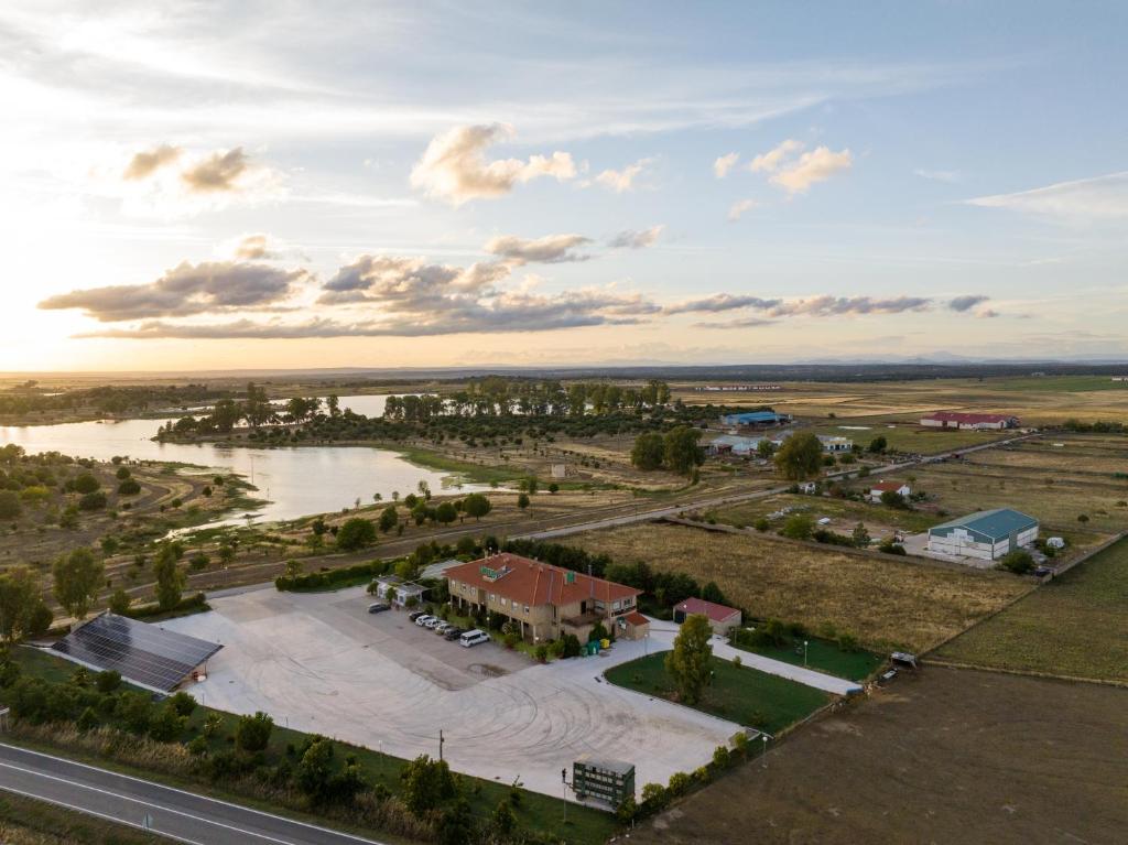 an aerial view of a park next to a river at Hotel Restaurante Sostenible La Laguna in Brozas