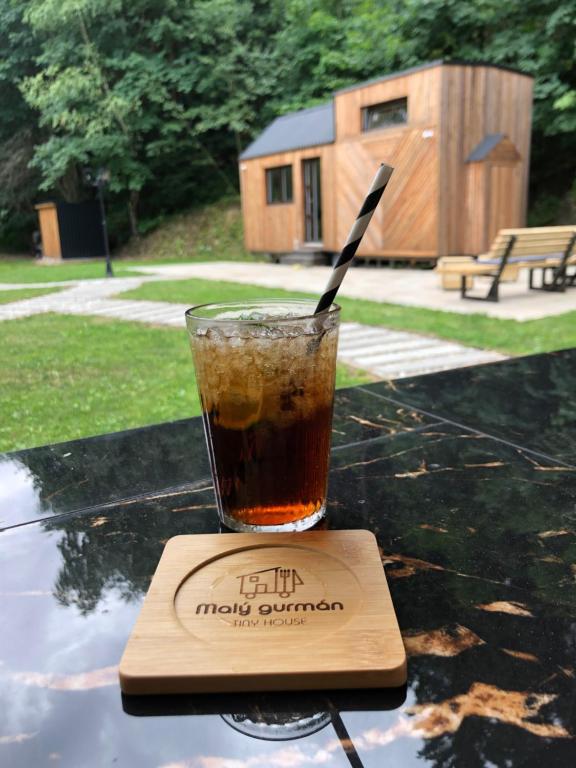 a drink sitting on top of a table at Tiny house Malý gurmán 