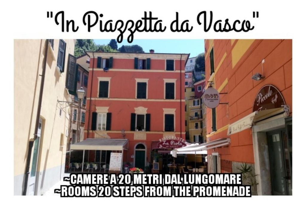 um cartaz para um filme em papagayo da vasseta com em Affittacamere "In Piazzetta da Vasco" em Lerici