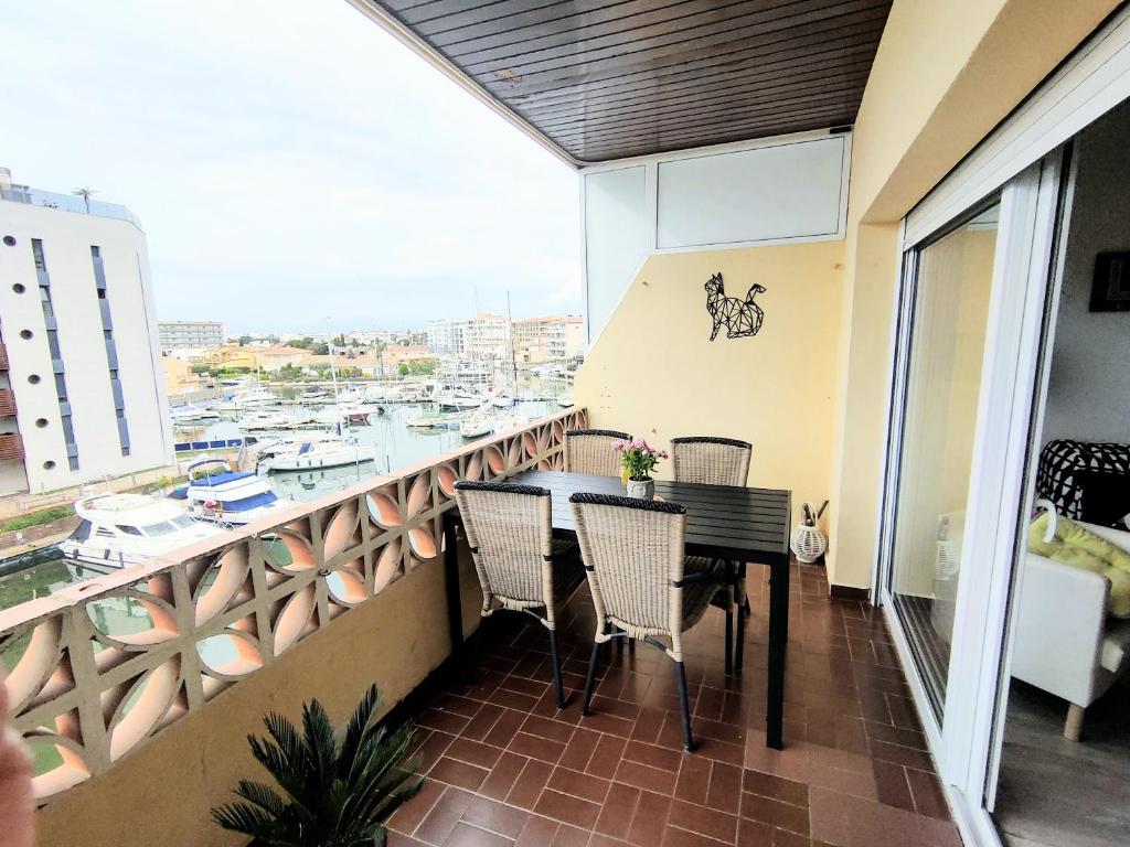 Balkón nebo terasa v ubytování Empurialola -Apartamento con piscina y vistas preciosas en Rosas- 155