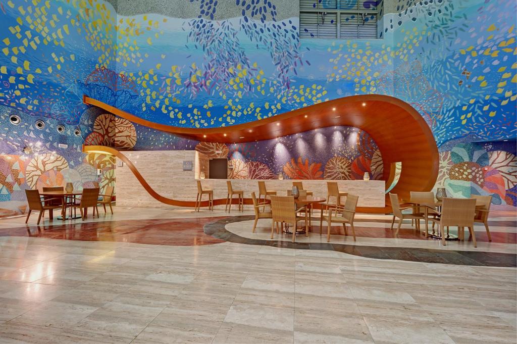 Een zitgedeelte bij Sesimbra Oceanfront Hotel - Preferred Hotels and Resorts