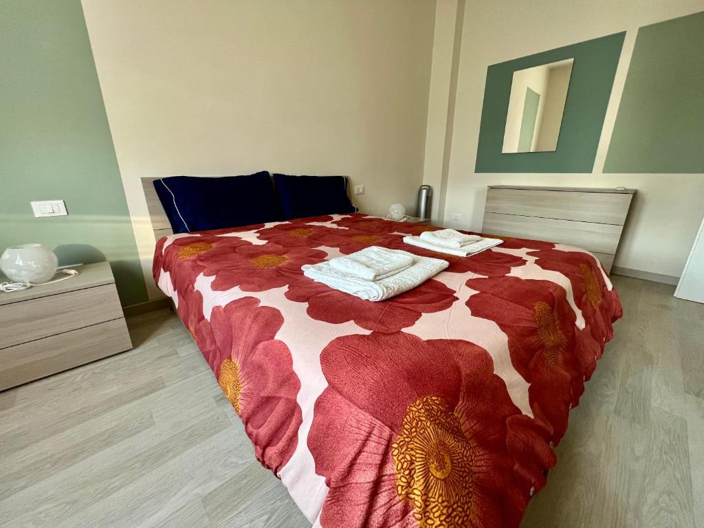 a bedroom with a bed with two towels on it at Stazione a 400 metriTeds Home in Melegnano