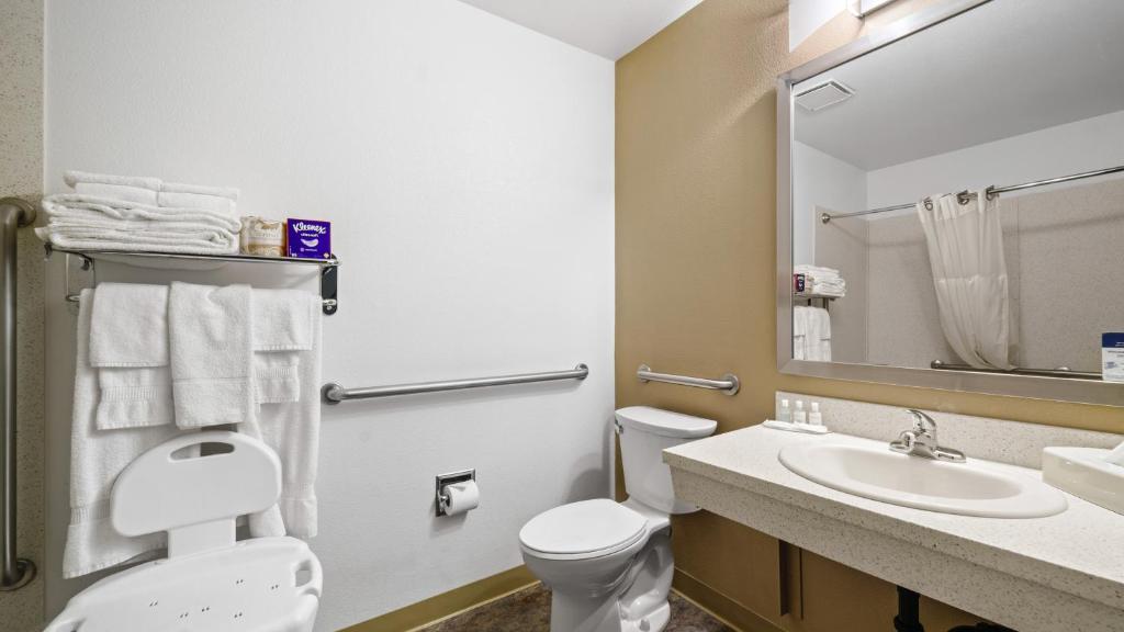 Clarion Hotel & Suites Fairbanks near Ft Wainwright - Camera Queen - Accesso Disabili
