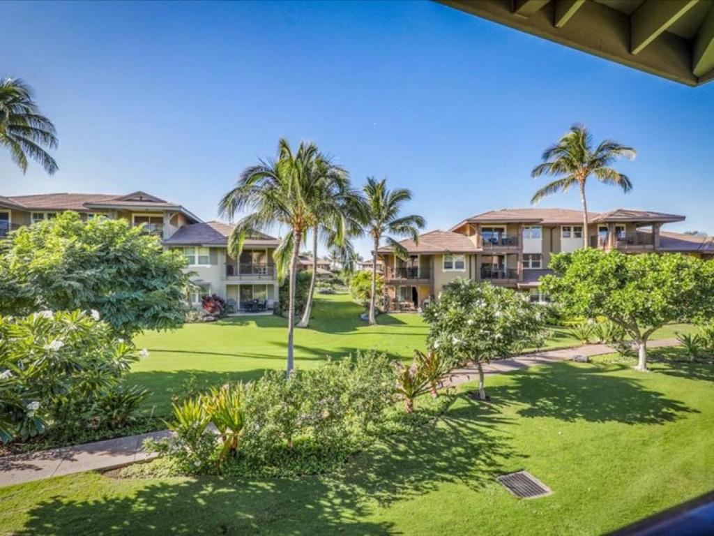 an aerial view of a resort yard with palm trees at Halii Kai 20D in Waikoloa