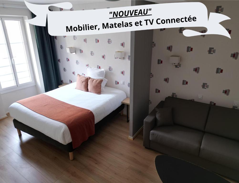 a bedroom with a bed and a couch at Hôtel les Platanes in Villeneuve-sur-Lot