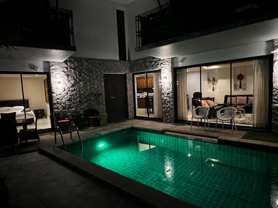 Kolam renang di atau dekat dengan Exquisite 3BR Private Pool Villa: Prime Location