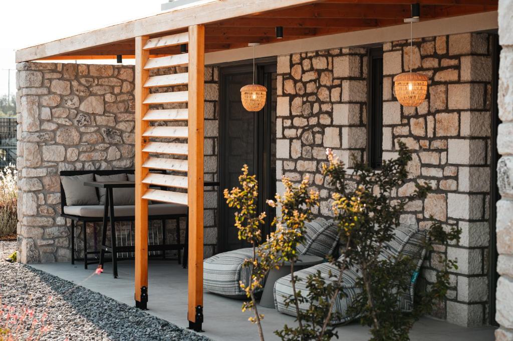 Fotografie z fotogalerie ubytování Trinity Design Suites v destinaci Valanidorachi