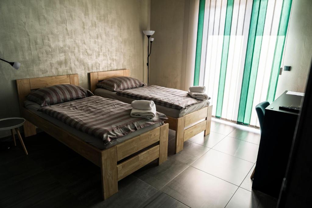 Hotel JURKOS - Habitación Gemela Con Balcón